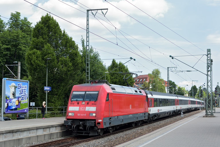 101 141 mit IC 185 bei km 15,6 (Juni 2017)