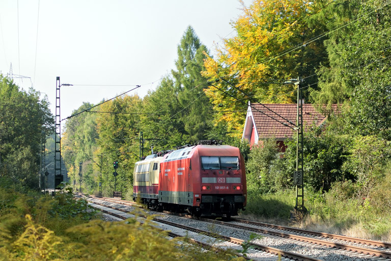 103 245 und 101 057 als Tfzf (F) 27930 bei km 18,2 (September 2017)