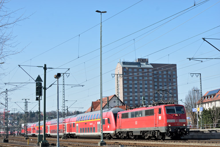 111 050 mit RE 19032 bei km 15,6 (M&auml;rz 2017)