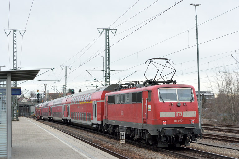 111 050 mit RE 19034 bei km 15,4 (Februar 2017)