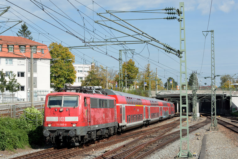 111 060 mit RE 19037 bei km 15,4 (September 2017)