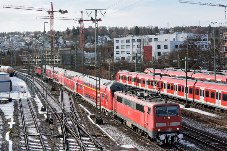 111 074 mit RE 19034 bei km 16,0 (Januar 2017)