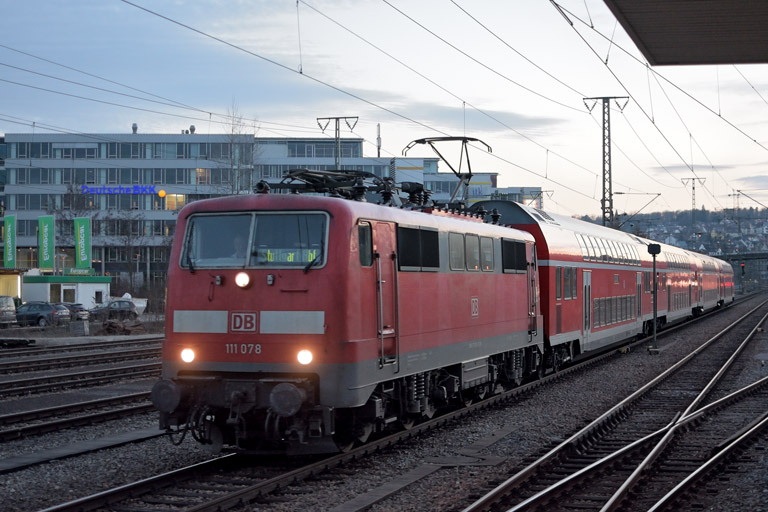 111 078 mit RE 19040 bei km 15,6 (M&auml;rz 2017)
