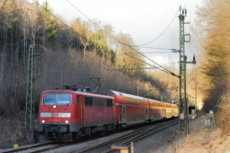 111 079 mit RE 19377 bei km 18,0 (Februar 2017)