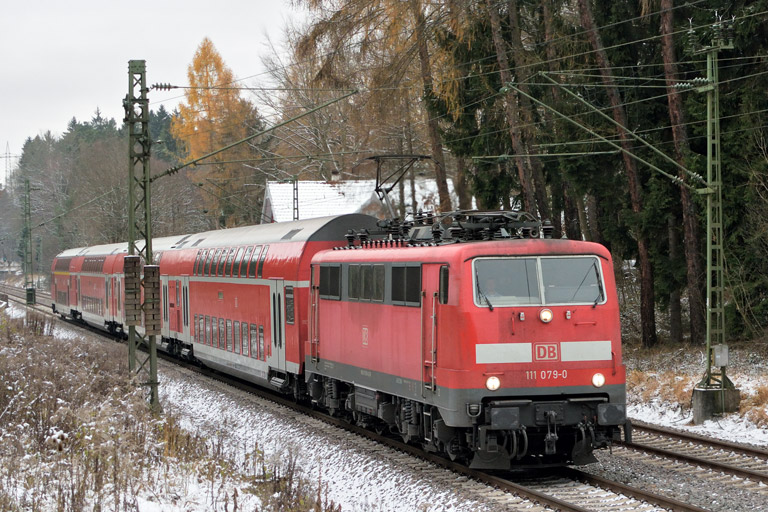 111 079 mit RE 19034 bei km 18,2 (Dezember 2017)
