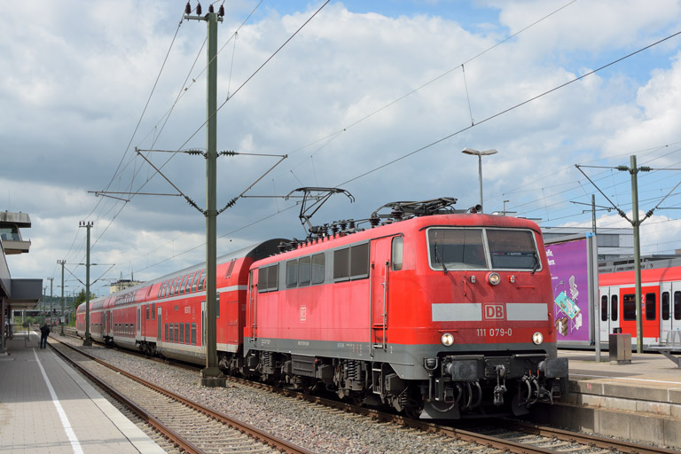111 079 mit RE 69650 bei km 25,8 (August 2017)