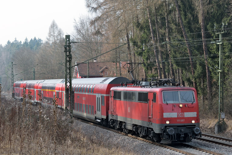 111 097 mit RE 19034 bei km 18,2 (Februar 2017)