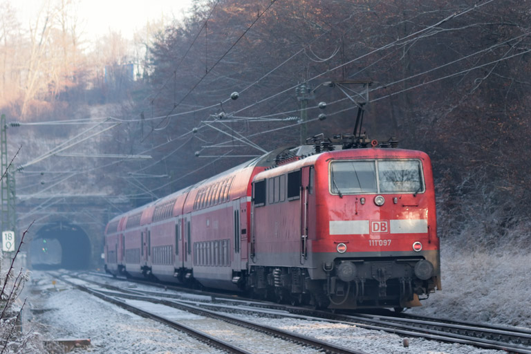 111 097 mit RE 19036 bei km 18,0 (Januar 2017)