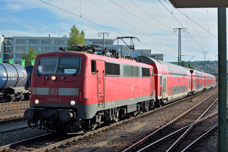111 120 mit RE 19040 bei km 15,8 (Juli 2017)