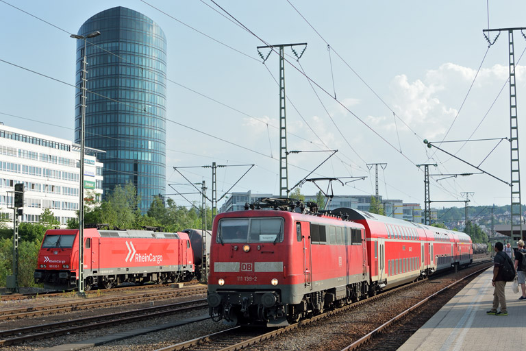 111 139 mit RE 19040 und 185 630 bei km 15,6 (Mai 2017)