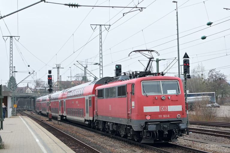 111 161 mit RE 19074 bei km 15,4 (M&auml;rz 2017)