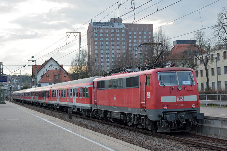 111 163 mit RB 19383 bei km 15,6 (M&auml;rz 2017)