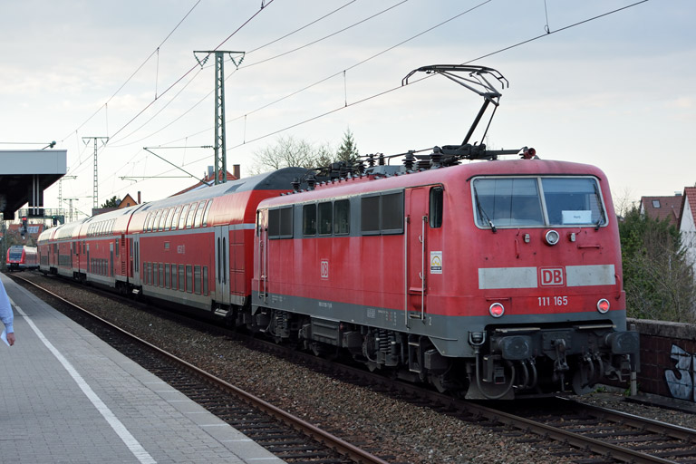 111 165 mit Lt 72904 bei km 16,8 (M&auml;rz 2017)