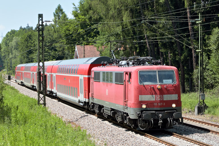 111 167 mit RE 19034 bei km 18,2 (Juni 2017)