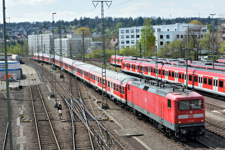 112 169 mit RE 19185 bei km 16,0 (April 2017)