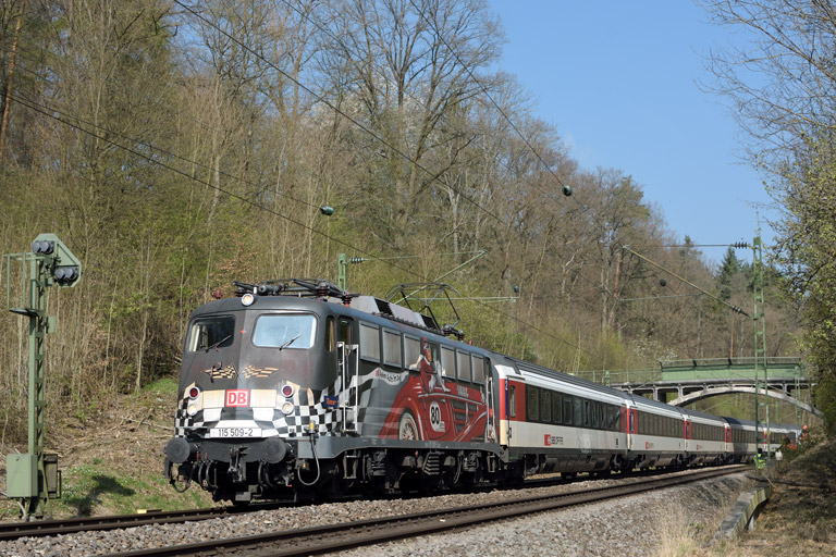 115 509 mit IC 183 bei km 11,6 (April 2017)