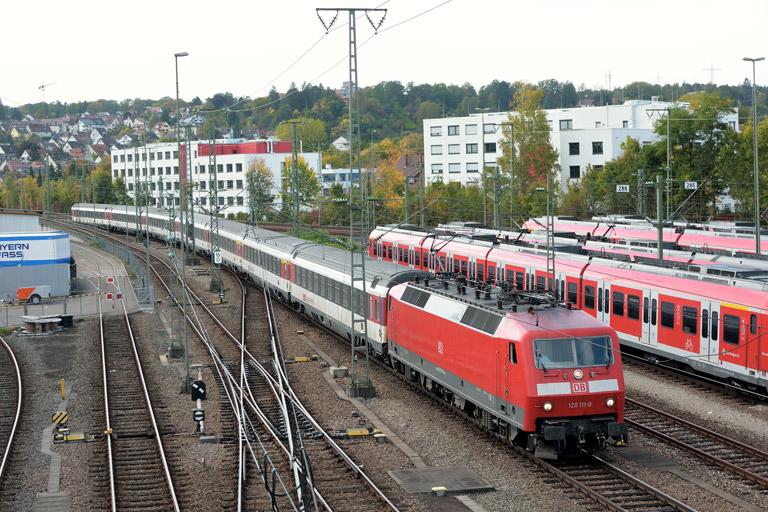 120 111 mit IC 280 bei km 16,0 (September 2017)