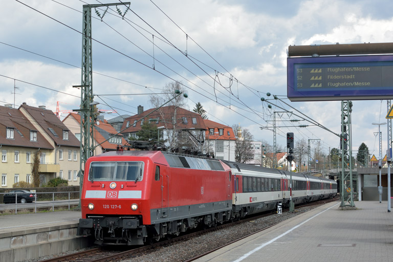 120 127 mit IC 185 bei km 15,6 (M&auml;rz 2017)