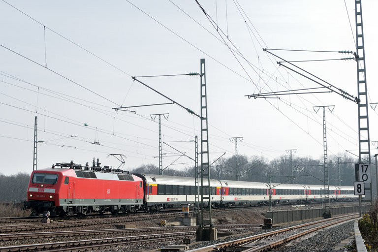 120 132 mit IC 280 bei km 17,0 (Februar 2017)