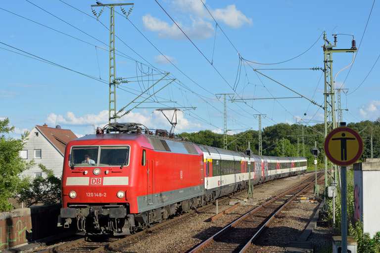 120 148 mit IC 182 bei km 16,8 (Juli 2017)