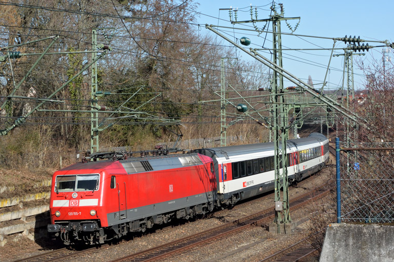 120 155 mit IC 183 bei km 14,8 (M&auml;rz 2017)