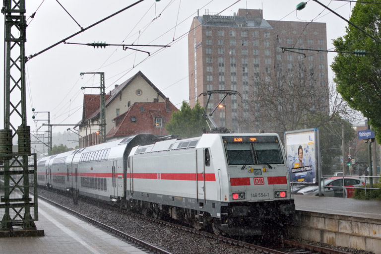 146 554 mit RE 51941 bei km 15,6 (Mai 2017)