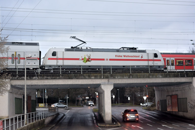 146 561 mit IC 2286/RE 52286 bei km 16,4 (Dezember 2017)