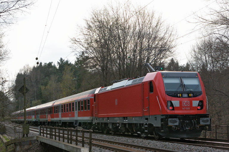 147 005 mit RB 19383 bei km 18,4 (April 2017)