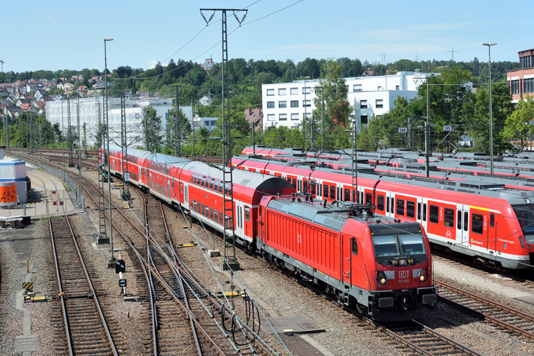 147 005 mit RE 69650 bei km 16,0 (Juli 2017)