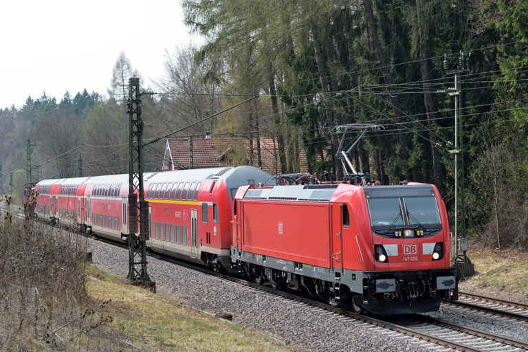 147 006 mit RE 19036 bei km 18,2 (April 2017)