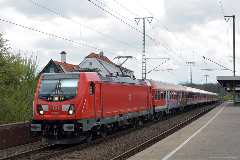 147 006 mit RE 19183 bei km 16,8 (April 2017)