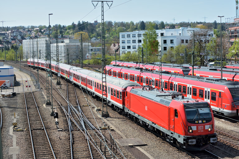 147 006 mit RE 19185 bei km 16,0 (April 2017)