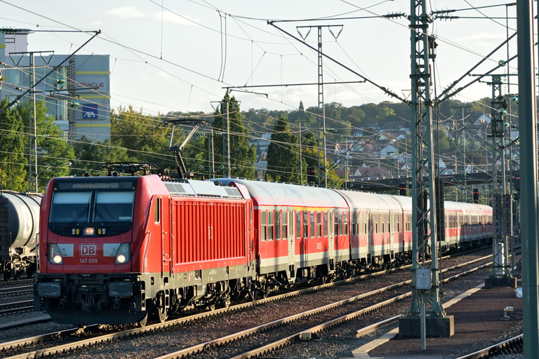 147 009 mit Lr 72904 bei km 15,8 (September 2017)