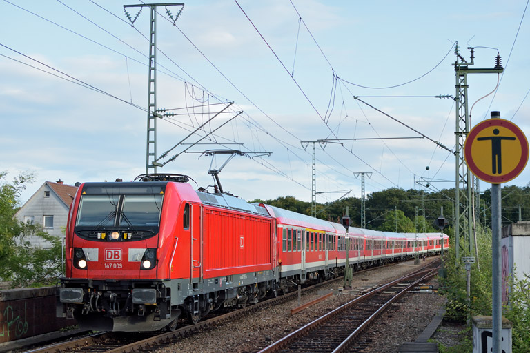 147 009 mit Lr 72904 bei km 16,8 (September 2017)