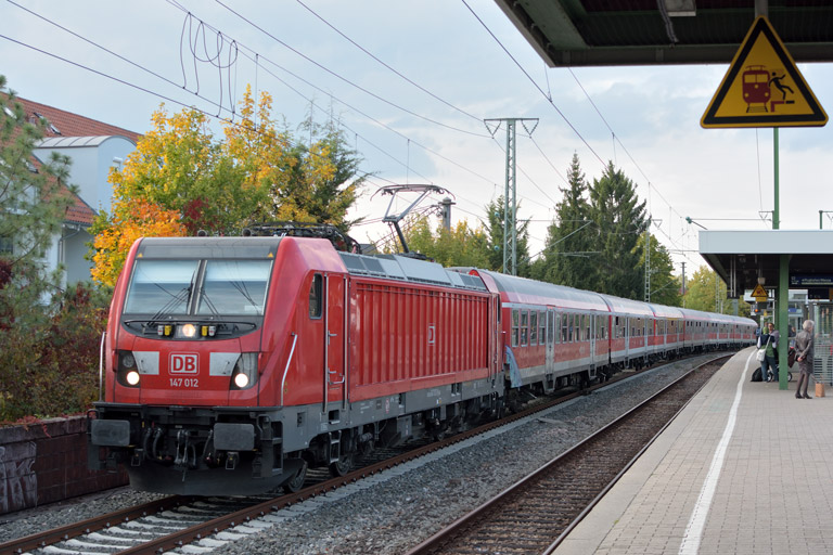 147 012 mit RE 19377 bei km 16,8 (September 2017)