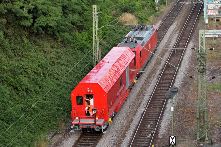 185 061 mit Hilfz 99973 bei km 14,0 (Juli 2017)