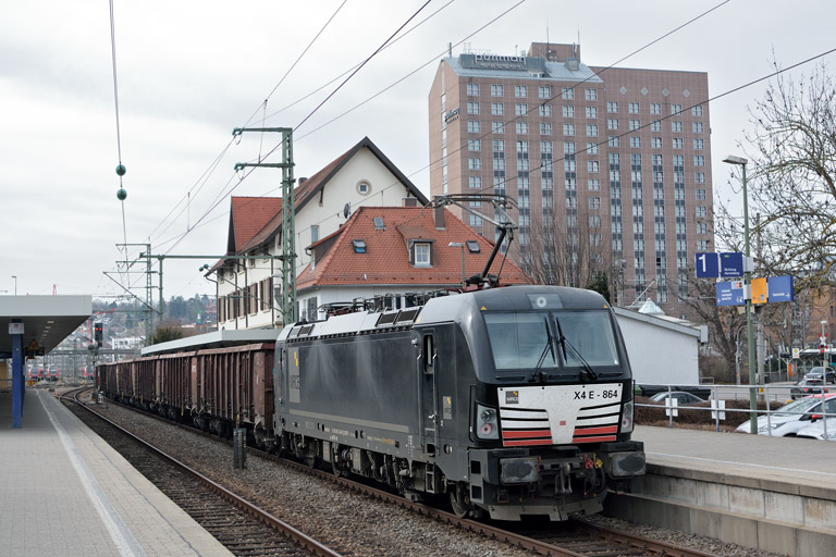 193 864 mit Bauz 81710 bei km 15,6 (M&auml;rz 2017)