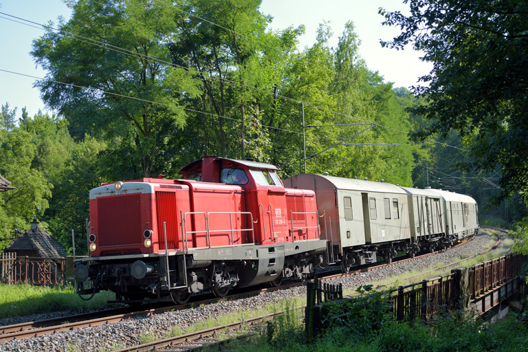 212 298 mit Bauz 94104 bei km 11,2 (August 2017)