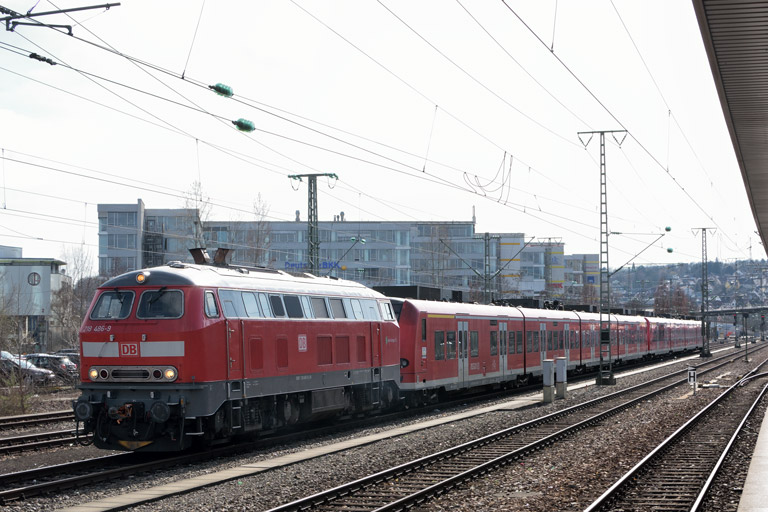 218 486, 425 302 und 425 312 bei km 15,6 (M&auml;rz 2017)