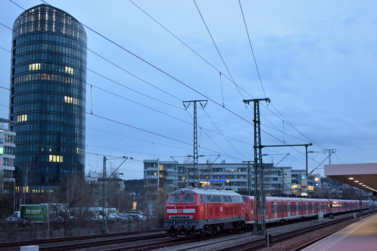 218 486, 425 302, 425 312 und 425 308 bei km 15,6 (M&auml;rz 2017)