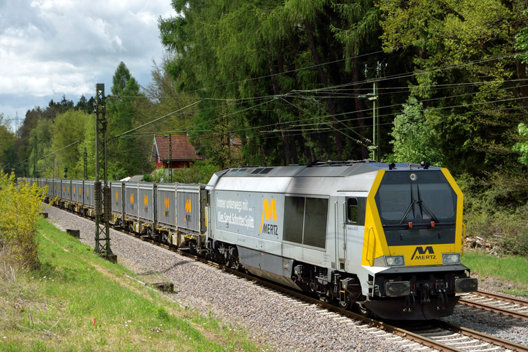 264 013 mit DGZ 52720 bei km 18,2 (Mai 2017)