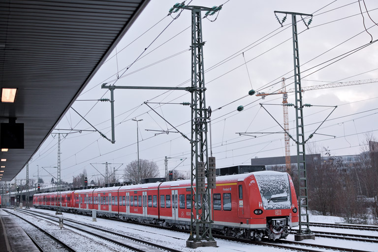 425 306 und 425 307 bei km 15,6 (Januar 2017)