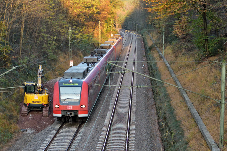 425 808 als RE 19091 bei km 19,0 (Oktober 2017)