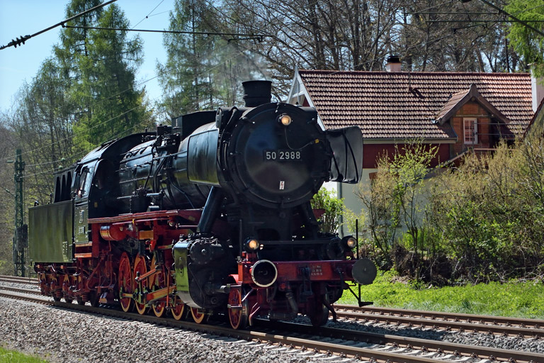 50 2988 als Tfzf 74666 bei km 18,2 (April 2017)
