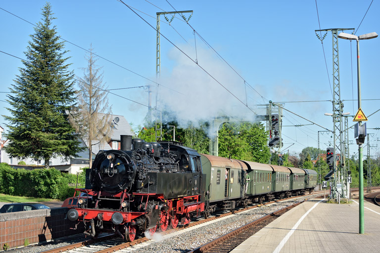 64 419 mit DPE 20860 bei km 16,8 (Mai 2017)