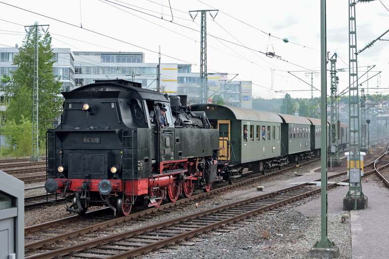 64 419 mit DPE 20991 bei km 15,8 (Mai 2017)