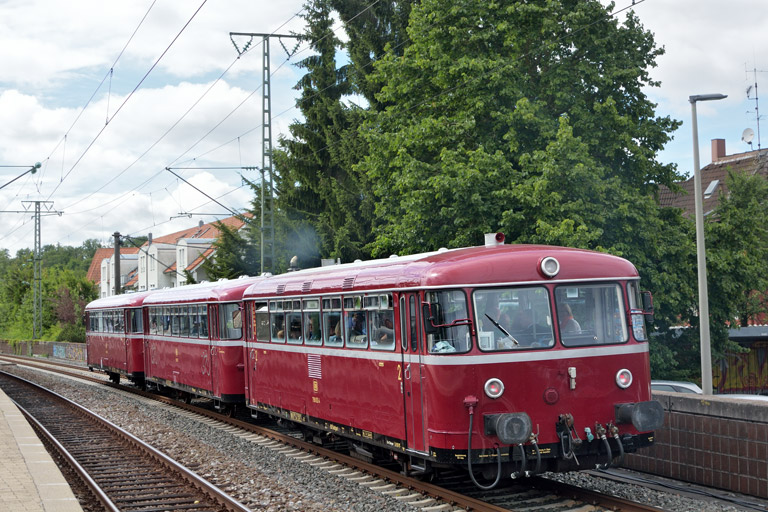 998 896, 998 069 und 798 652 bei km 16,8 (Juli 2017)