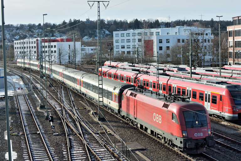 &Ouml;BB 1016 003 mit IC 280 bei km 16,0 (Dezember 2017)