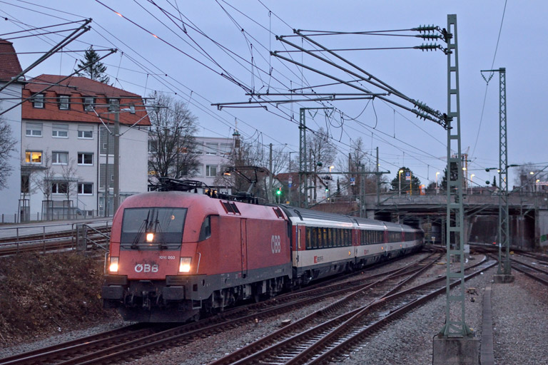 &Ouml;BB 1016 003 mit IC 281 bei km 15,4 (Dezember 2017)