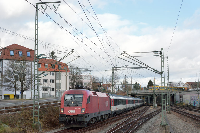 &Ouml;BB 1016 044 mit IC 183 bei km 15,4 (Dezember 2017)